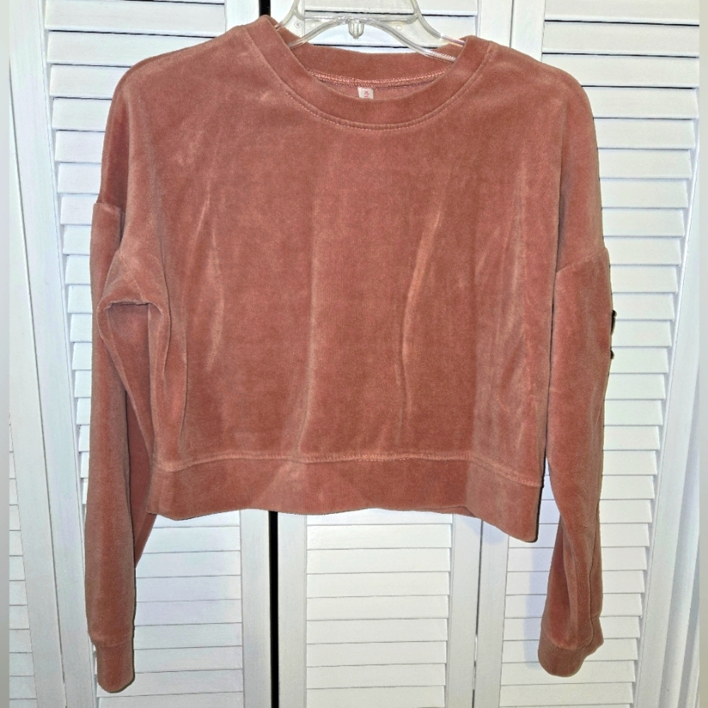 Xhilaration Women's S Velour Velvety Cropped Top with Floral Applique